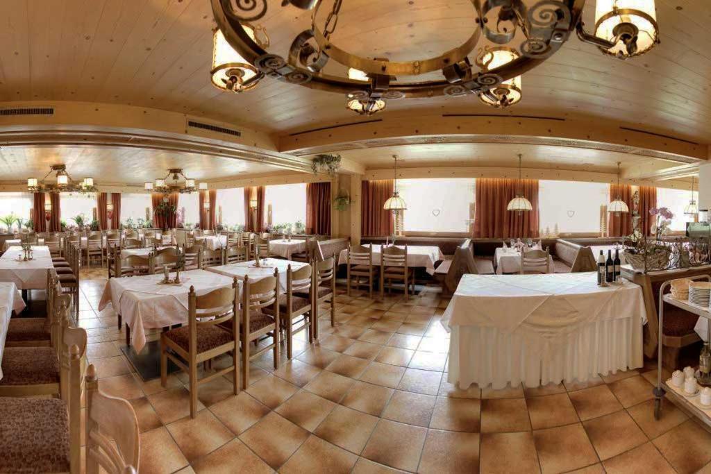Hotel Schoene Aussicht Kartitsch Exterior photo